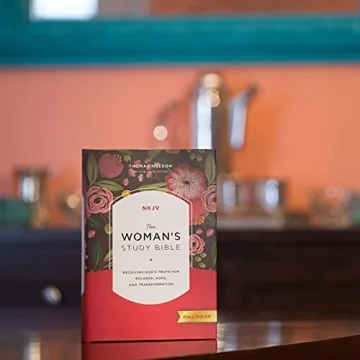 NKJV Woman's Study Bible Full-Color Edition Gift
