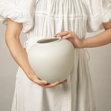Elegant MORSHA Ceramic White Vase for Home Decor