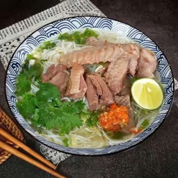 Dyware 38 oz Japanese Ramen Bowls Set of 4, Large Pho Bowls, 8 Inch Ceramic Blue and White Soup Bowls, Wave Pattern