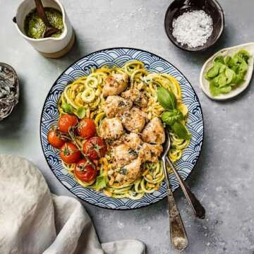 Dyware 38 oz Japanese Ramen Bowls Set of 4, Large Pho Bowls, 8 Inch Ceramic Blue and White Soup Bowls, Wave Pattern