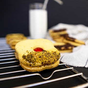 شیرینی آلمانی آجیلی-وانیلی-پسته‌ای-ساندویچی-پذیرایی-کم‌شیرین