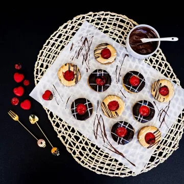 شیرینی آلمانی آجیلی-وانیلی-پسته‌ای-ساندویچی-پذیرایی-کم‌شیرین