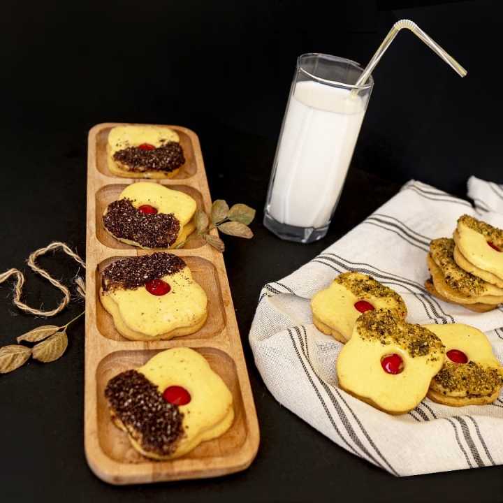 شیرینی آلمانی آجیلی-وانیلی-پسته‌ای-ساندویچی-پذیرایی-کم‌شیرین