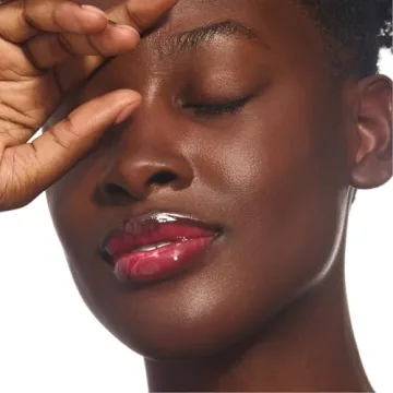 Clarins High-Shine Lip Oil for Hydration and Comfort