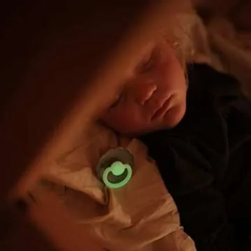 FRIGG Daisy Night Baby Pacifier | Natural Rubber & Safe Design