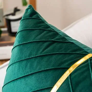 WACOMECO Velvet Throw Pillow Covers, Pack of 2 Soft Gold Decorative Cushion Covers for Couch Sofa Living Room Home Decoration, Emerald Green, 18x18 inch