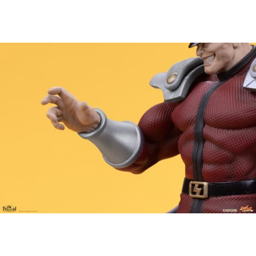 PCS Street Fighter M.Bison & Rolento Statue Set