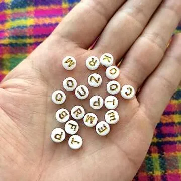 Amaney 1000 Pieces 7×4mm White Round Acrylic with Gold Alphabet Letter Beads for Jewelry Making Bracelets Necklaces Key Chains