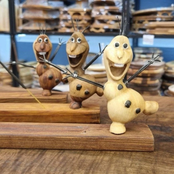 جاعودی چوبی آدم برفی الاف با طراحی فانتزی و دست‌ساز