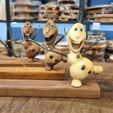 جاعودی چوبی آدم برفی الاف با طراحی فانتزی و دست‌ساز