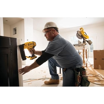 DEWALT 20V MAX Cordless Brad Nailer Kit, 18GA - Ultimate Tool