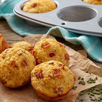 Wilton Recipe Right Muffin Pan, 12-Cup Non-Stick Muffin Pan