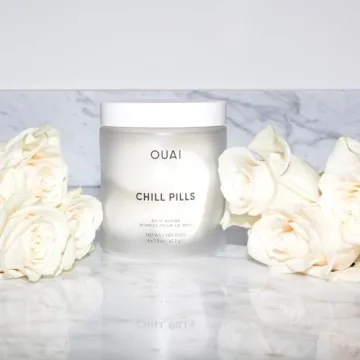 OUAI Chill Pills - Bath Bombs Scented with Jasmine and Rose - Safflower, Hemp Seed & Jojoba Oil to Improve Texture, Calm & Moisturize Dry Skin - Includes 6 Relaxing Bath Bombs (1.5 Oz Each)
