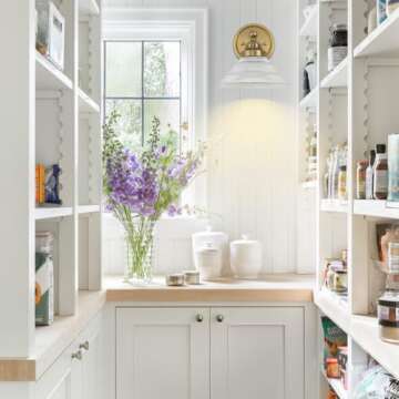 HEQIQEH Vintage Battery Operated Wall Sconce Lighting Fixture with Clear Ribbed Glass Shade, Dimmable Cordless Wall Lamp with Remote Control for Bedside, Hallway, Porch, Kitchen, Vanity Bathroom