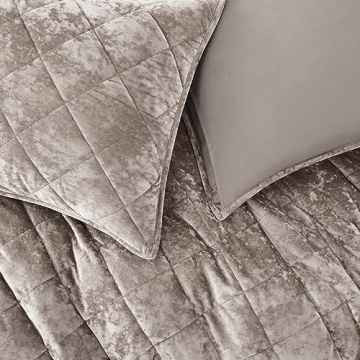 Luxury Velvet Quilt Set for Stylish All Season Comfort