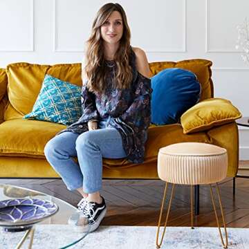 LUE BONA Pleated Vanity Stool, Velvet Upholstered Vanity Stool for Makeup Room, Round Mondern Stool for Vanity, Ottoman Footrest Stool with Metal Legs for Living Room, Bedroom, Champagne