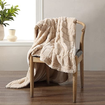 Stassie Faux Fur Throw Blanket Soft Cozy Elegant Design