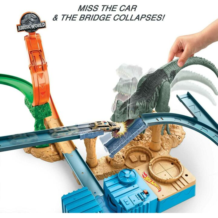 Jurassic World Hot Wheels Clash ‘N Crash Track Set