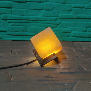 چراغ خواب سنگ نمک با نور ملایم و خواص درمانی 15 سانتی