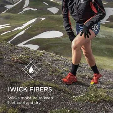 Feetures Elite Light Cushion Mini Crew Socks in Black Static