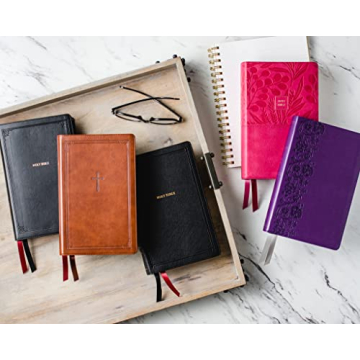 NKJV Large Print Reference Bible, Leathersoft Green Edition