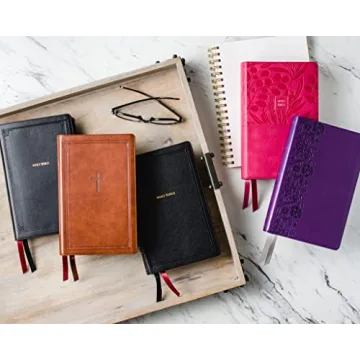 NKJV Large Print Reference Bible, Leathersoft Green Edition