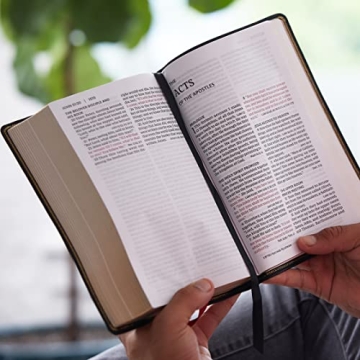 NKJV Large Print Reference Bible, Leathersoft Green Edition