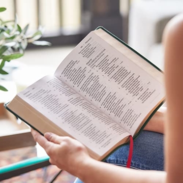 NKJV Large Print Reference Bible, Leathersoft Green Edition