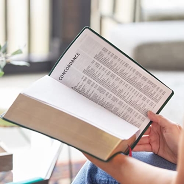 NKJV Large Print Reference Bible, Leathersoft Green Edition