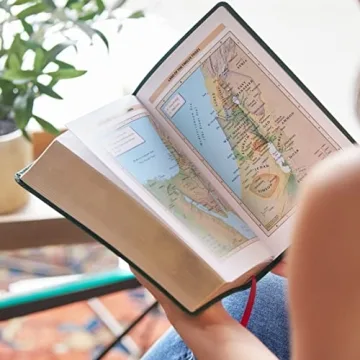 NKJV Large Print Reference Bible, Leathersoft Green Edition