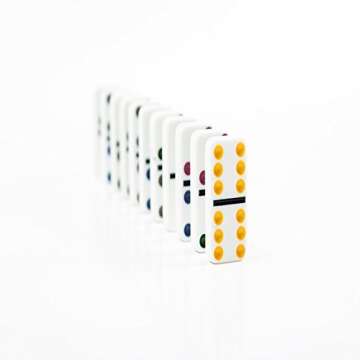 AOQING Dominoes Set Mexican Train Dominoes Domino Game Tenons Double 6 Color 28 Dominos Tin Box Package