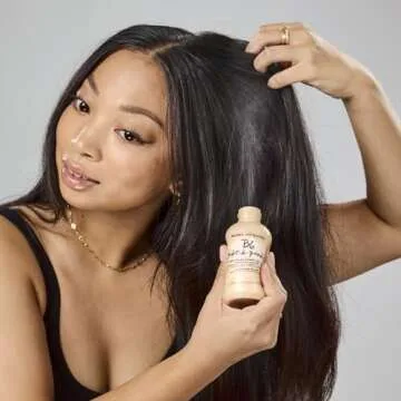 Bumble and bumble. Prêt-à-powder Dry Shampoo Powder | Adds Volume, Texture + Absorbs Oil | Non-Aerosol | Wavy + Straight, 2 Ounce