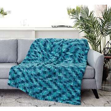 Finger Looping: Knitting Without Needles, Complete step-by-step instructions and Collection of More Than 15 Stylish Blankets, Scarves, Cowls, and Pillows.