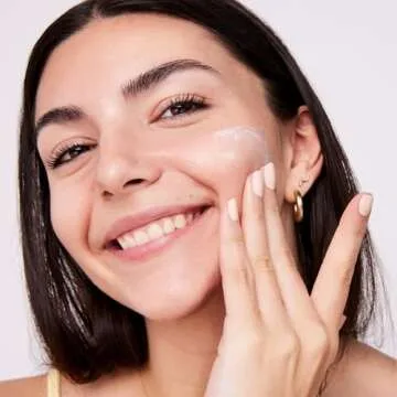 First Aid Beauty - Mineral Sunscreen with Zinc Oxide Broad Spectrum SPF 30, Everyday Sun Protection, No White Cast, Non-comedogenic, Safe for Sensitive Skin, 1.7 oz