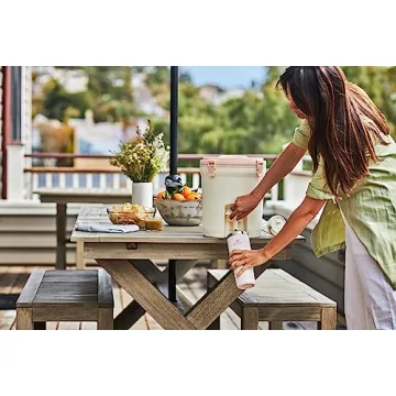 STANLEY Fast-Flow Water Jug 2 Gallon Cream Insulated