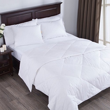 puredown Lightweight Goose Down Comforter for All Seasons