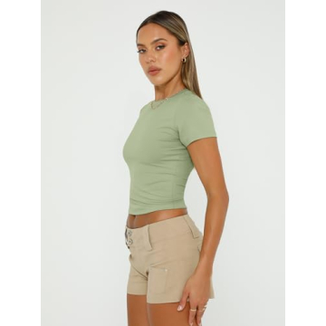 Trendy Queen Women's Scoop Neck Crop Top for Summer
