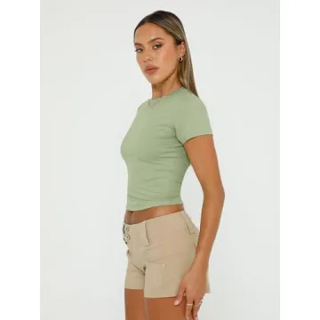 Trendy Queen Women's Scoop Neck Crop Top for Summer