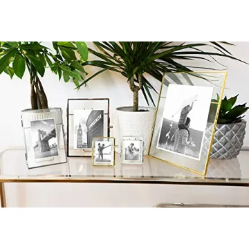 Elegant Isaac Jacobs Antique Gold Floating Picture Frame