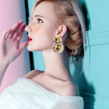 QIAOLEHUI Colorful Rattan Earrings for Women Statement Boho Raffia Straw Wrapped Flower Drop Dangle Earrings Summer Tropical Beach Jewelry (Brown)