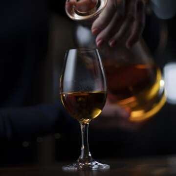 GLENCAIRN Whiskey Copita Glass and Tasting Cap in Gift Carton