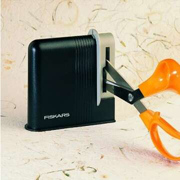 Fiskars Clip-Sharp, Total Length: 4 cm, Plastic, 1000812 Scissors Sharpener, one size, Black