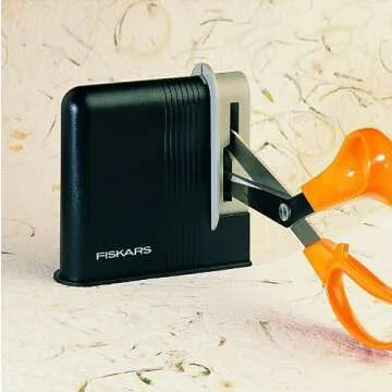 Fiskars Clip-Sharp, Total Length: 4 cm, Plastic, 1000812 Scissors Sharpener, one size, Black