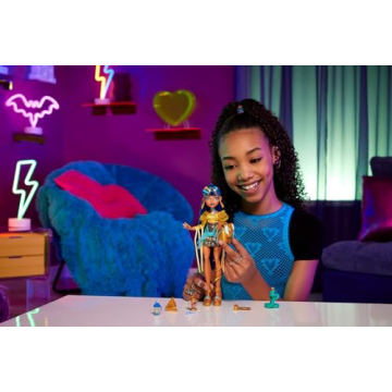 Cleo De Nile Doll with Hissette & Fun Accessories