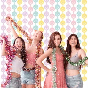 Tellingyou 2 Set Smile Face Foil Curtain for Parties