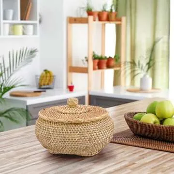 Hipiwe Round Rattan Basket Box with Lid Hand-Woven Wicker Basket Bin Tray Multi-Purpose Picnic Food Bread Storage Basket Decorative Box for Home Bathroom Shelf Organizing, Small