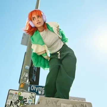 Bose QuietComfort Wireless Noise Cancelling Headphones, Bluetooth Over Ear Headphones with Up to 24 Hours of Battery Life, Chilled Lilac - Limited Edition Color (Renewed)