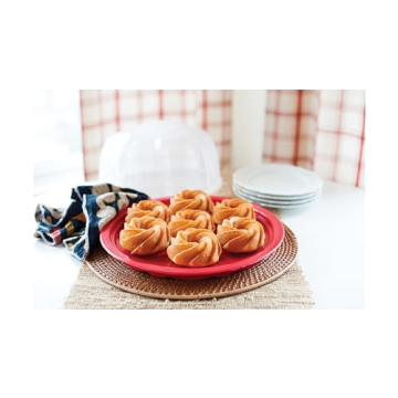 Nordic Ware Bundt Cake Keeper - Durable & Versatile