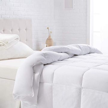 Amazon Basics Cozy Down Alternative King Comforter
