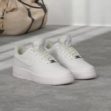 NIKE Women's Basketball Shoe for Style and Comfort